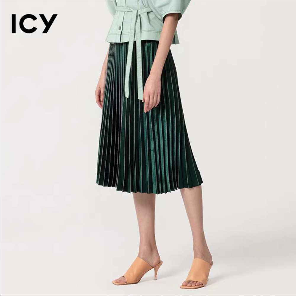 ICY skirt size M